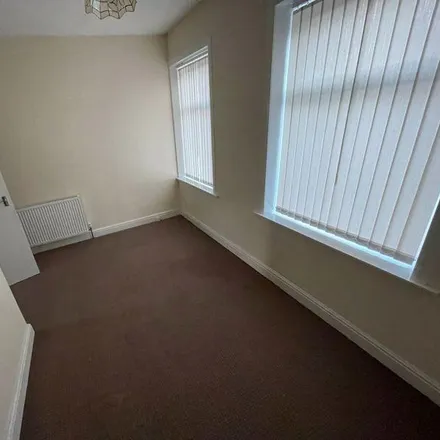 Image 4 - Wellington Street, Lindley, HD3 3EP, United Kingdom - Townhouse for rent