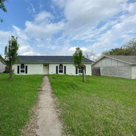 Rent this 4 bed house on 973 Pleasant Valley Road in Garland, TX 75040
