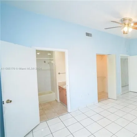 Image 7 - unnamed road, Hialeah, FL 33018, USA - House for sale