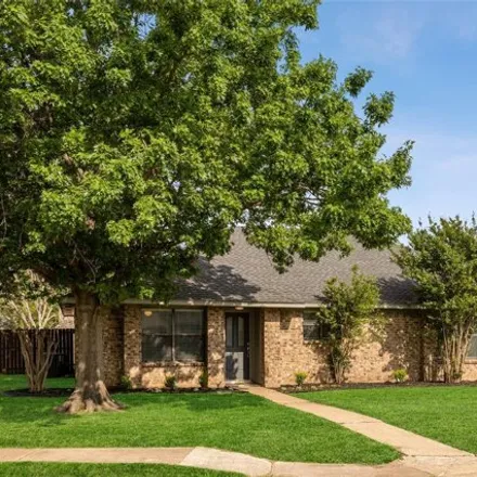 Image 2 - 1214 Laredo Lane, Mesquite, TX 75150, USA - House for sale