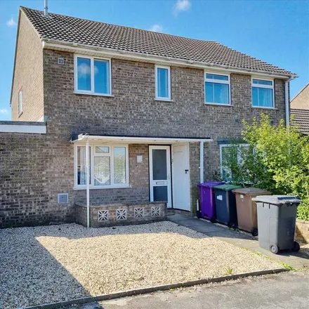 Rent this 3 bed duplex on Oxenford Farm in De Gravel Drive, Cranwell