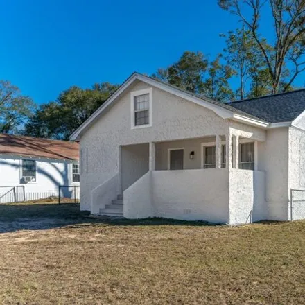 Buy this 5 bed house on 974 North Lloyd Street in Crestview, FL 32536
