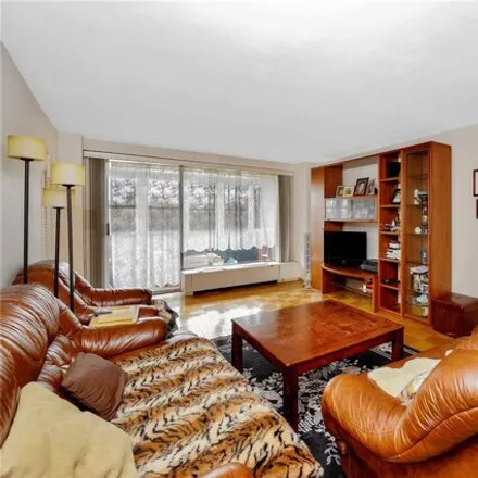 Image 4 - Fairview, 61-20 Grand Central Parkway, New York, NY 11375, USA - Apartment for sale