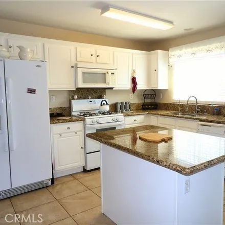 Image 4 - 16033 Papago Place, Victorville, CA 92394, USA - House for sale