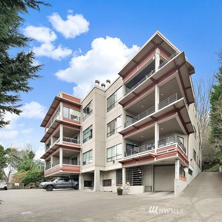 Rent this 3 bed townhouse on Queen Anne Place Condominium in 620 West Mercer Place, Seattle