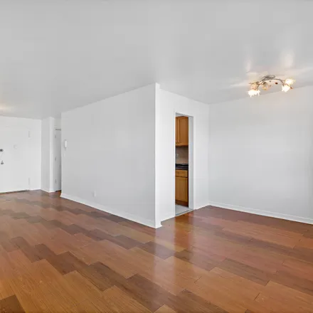 Image 4 - 2650 Ocean Parkway, New York, NY 11235, USA - Condo for sale