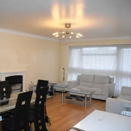 Rent this 1 bed apartment on 52--88 Windsor Court in Oakwood, London