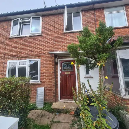 Rent this 3 bed apartment on Crown Road in Grove Road, Borehamwood