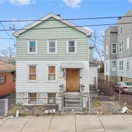 Buy this 4 bed house on 85 Pierpont Street in New Haven, CT 06513