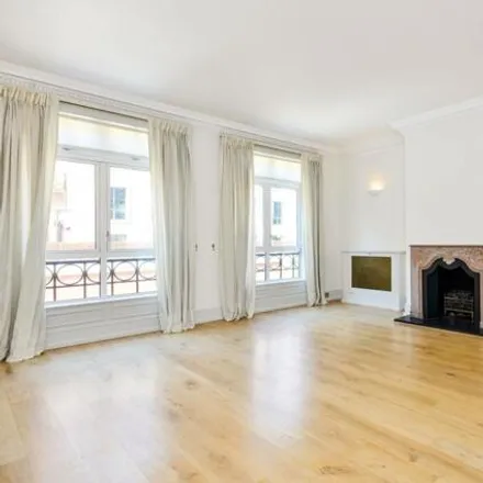 Rent this 7 bed townhouse on Rossetti Studios in St. Loo Avenue, London