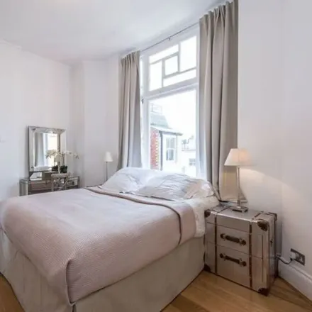 Rent this 3 bed apartment on Chiltern Street in London, W1U 5AL
