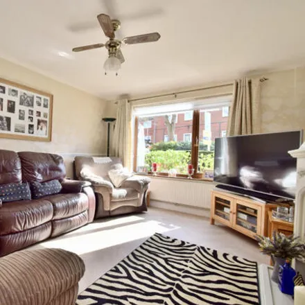 Image 5 - Dudley Close, Leicester, LE5 2FG, United Kingdom - Townhouse for sale