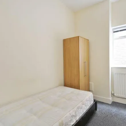 Image 5 - 59 Exeter Road, London, NW2 4SE, United Kingdom - Apartment for rent