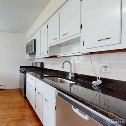 Image 3 - 121 3rd St Unit 2, New Jersey, 07079 - House for rent
