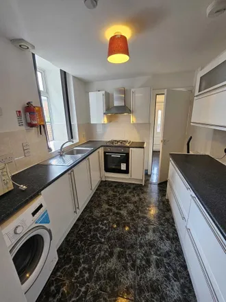 Image 7 - Park Street, Pendlebury, M27 4UR, United Kingdom - Apartment for rent