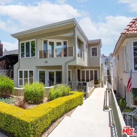 Rent this 3 bed house on 708 in 708 1/2 Iris Avenue, Newport Beach