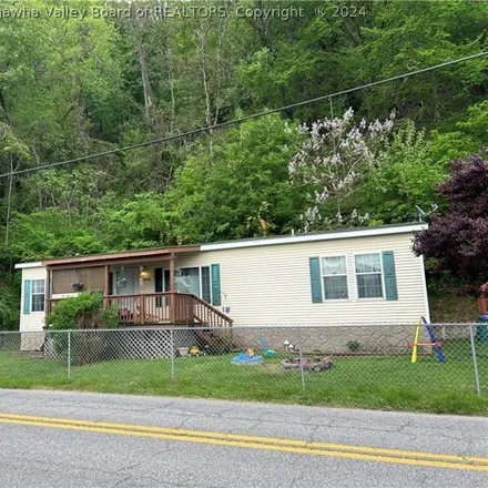 Buy this studio apartment on 3408 Piedmont Road in Port Amherst, Kanawha County