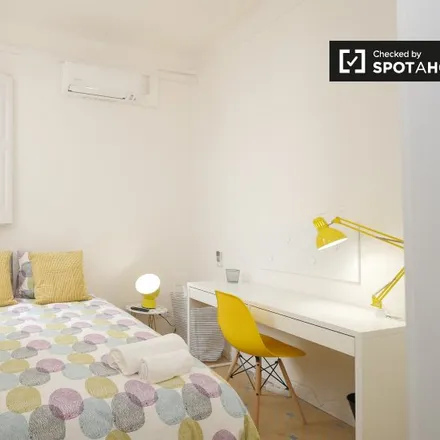 Rent this 1studio room on Carrer de la Diputació in 51, 08001 Barcelona