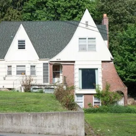 Buy this 7 bed house on Theta Chi in 845 Northeast C Street, Pullman