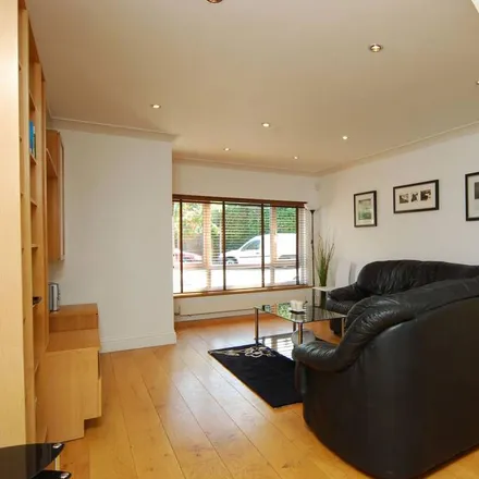 Rent this 4 bed duplex on 79 Almond Avenue in London, W5 4AD