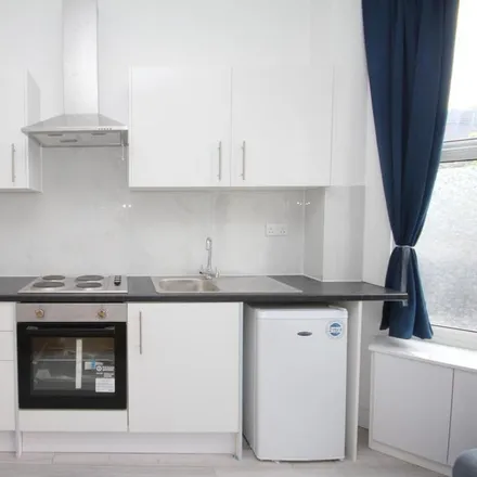 Image 2 - Ash Grove, London, NW2 3LL, United Kingdom - Apartment for rent