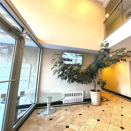 Image 5 - 62-46 Mount Olivet Crescent, New York, NY 11379, USA - Condo for sale