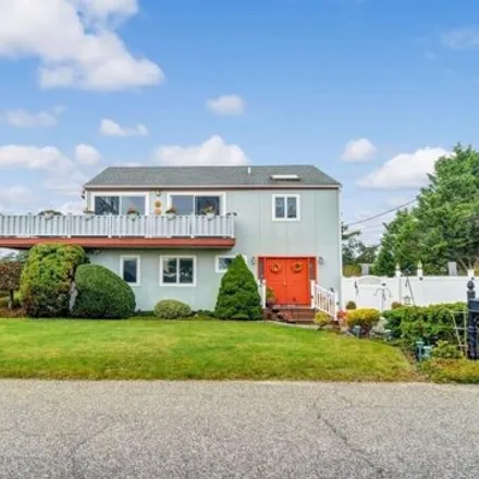 Rent this 4 bed house on 38 Alanson Lane in Southampton, Hampton Bays