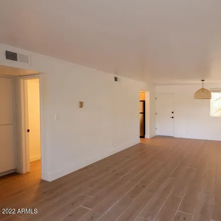 Image 3 - 4727 East Lafayette Boulevard, Phoenix, AZ 85018, USA - Apartment for sale