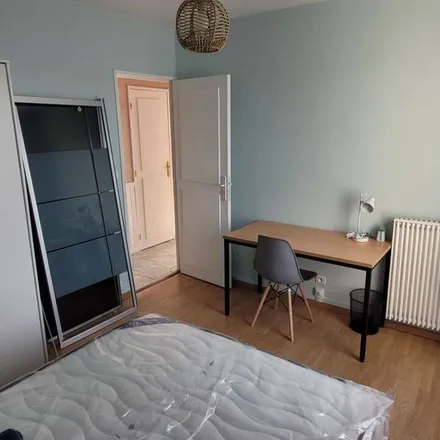 Rent this 5 bed apartment on 6 Rue de Paris in 60200 Compiègne, France