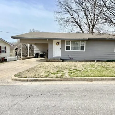 Buy this 3 bed house on 965 North Howell Avenue in West Plains, MO 65775