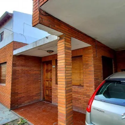 Buy this 3 bed house on Jorge Santiago Bynnon 3107 in José Mármol, Argentina