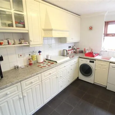 Image 6 - Bellhouse Road, Leigh on Sea, SS9 5NL, United Kingdom - House for sale