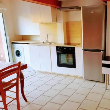 Image 2 - Orpi, 10 Avenue Aristide Briand, 83270 Saint-Cyr-sur-Mer, France - Apartment for rent