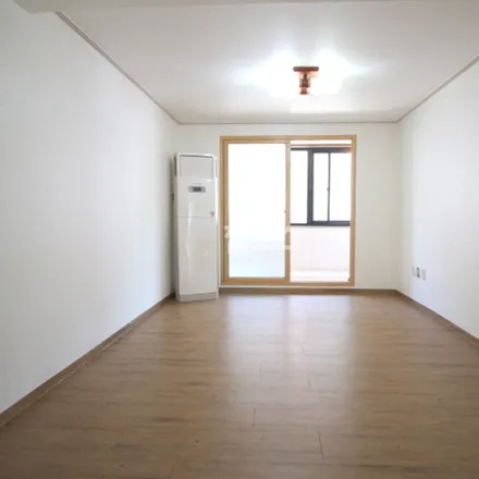Rent this 2 bed apartment on 서울특별시 강남구 역삼동 657-28