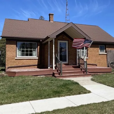 Buy this 2 bed house on 444 Green Street in Fox Lake, Dodge County