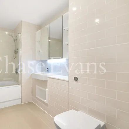 Image 7 - South Garden Point, Sayer Street, London, SE17 1FE, United Kingdom - Apartment for rent