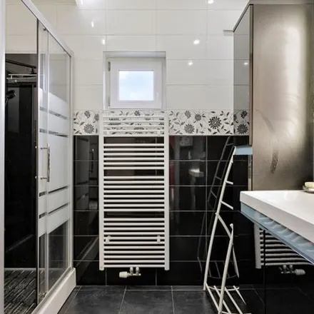 Rent this 4 bed apartment on Tuinwijk 2 in 2840 Rumst, Belgium