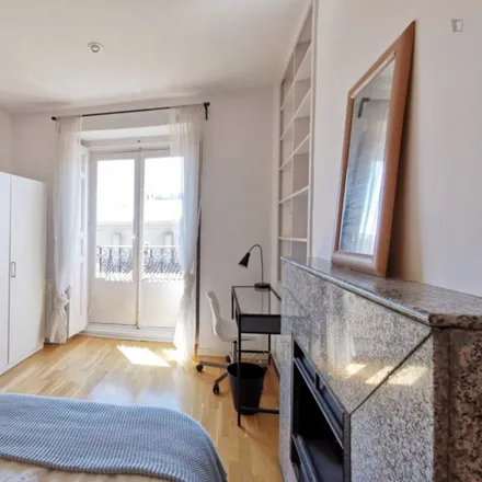 Rent this 8 bed room on Madrid in Rasputín, Calle Yeseros