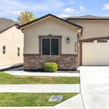 Buy this 2 bed house on 3005 South Dennis Place in Kennewick, WA 99337