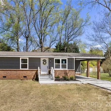 Buy this 3 bed house on 1670 Norris Drive in Lakewood Acres, York County