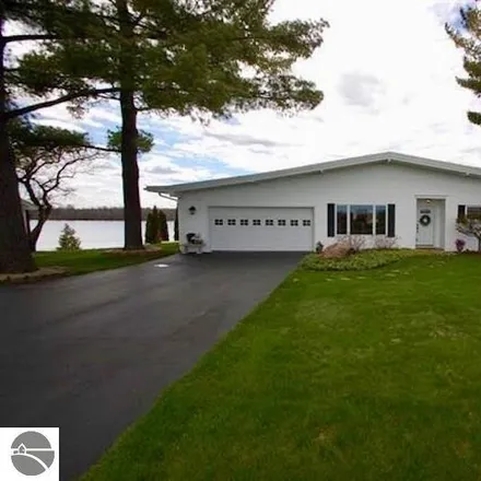 Image 1 - 4196 West Lakeside Drive, Horton Township, MI 48661, USA - House for sale