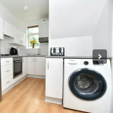 Image 3 - Hythe Road, London, CR7 8QP, United Kingdom - Apartment for sale