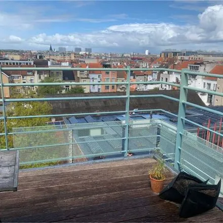 Rent this 3 bed apartment on Rue Fernand Bernier - Fernand Bernierstraat 25 in 1060 Saint-Gilles - Sint-Gillis, Belgium