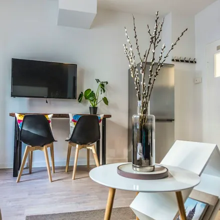 Rent this 3 bed apartment on Gladbacher Straße 116 in 40219 Dusseldorf, Germany