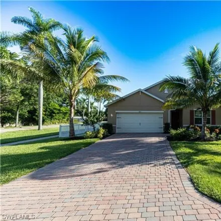Rent this 4 bed house on 1401 Fountain Ave in Fort Myers, Florida