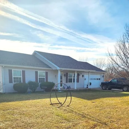 Buy this 3 bed house on 900 Deline Drive in Macon, MO 63552
