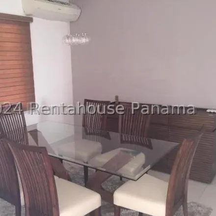 Rent this 3 bed house on Panamá