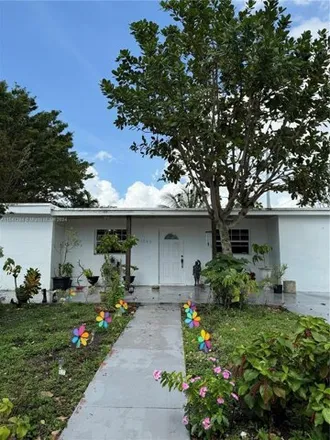 Image 4 - 1585 Northeast 139th Street, North Miami, FL 33161, USA - House for sale