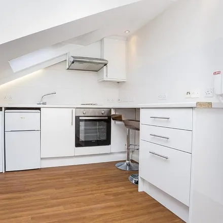 Image 3 - Marchant Close, London, NW7 2GD, United Kingdom - Apartment for rent