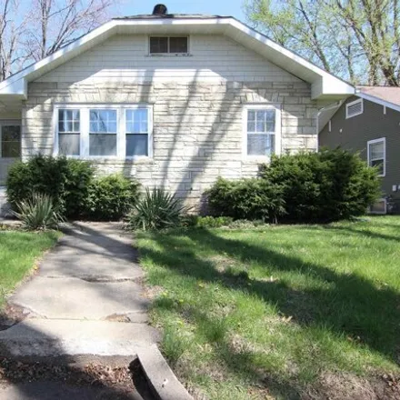 Buy this 3 bed house on 618 Home Park Boulevard in Waterloo, IA 50701
